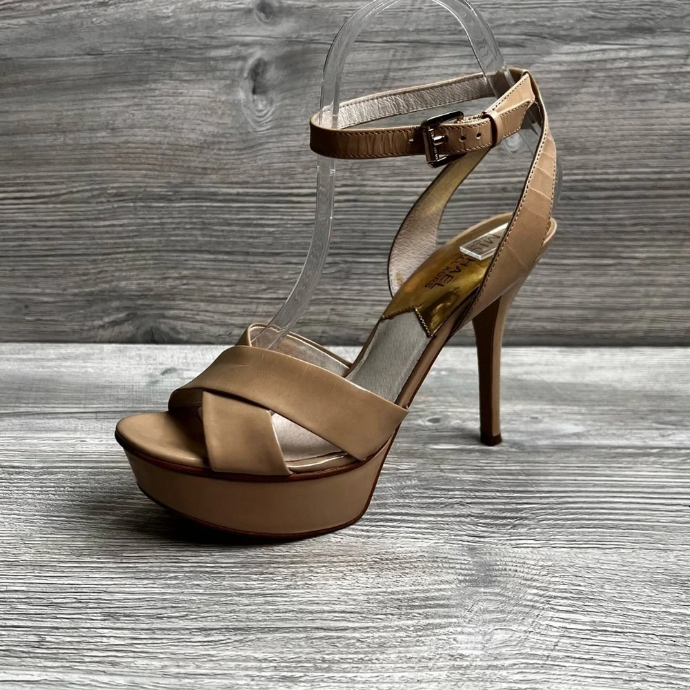 Michael Kors Gideon leather taupe beige platform strappy sandal heels size 7.5